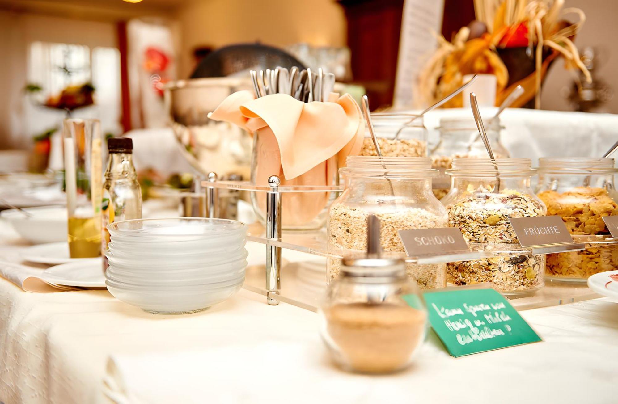 Vegan Hotel Und Restaurants Nicolay 1881 Цельтинген-Рахтиг Экстерьер фото